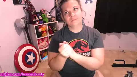 Snapshot of bouncinbooty chatting on 11.11.25 Pumpkin Butt online show from 11.11.25