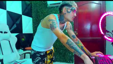 boy_tatto77 online show from 03.10.26