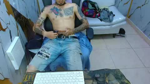 boy_tatto77 online show from 06.01.26
