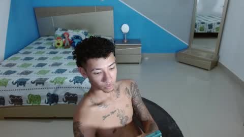 Snapshot of boyhot_sw chatting on 02.19.25 boyhot_sw online show from 02.19.25