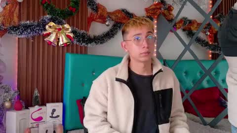 Axel  Chris online show from 12.03.25