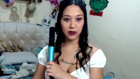 Snapshot of boyslatin493916 chatting on 01.20.25 nikky and jeik online show from 01.20.25