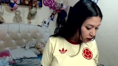 Snapshot of boyslatin493916 chatting on 01.22.25 nikky and jeik online show from 01.22.25