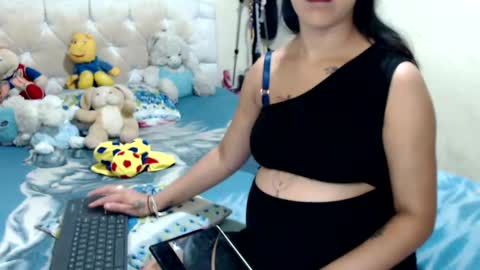 Snapshot of boyslatin493916 chatting on 02.20.25 nikky and jeik online show from 02.20.25