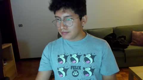 Snapshot of boytwink_20 chatting on 10.18.25 boytwink_20 online show from 10.18.25