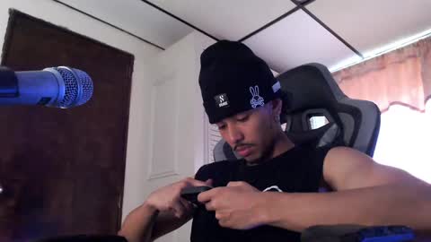 Snapshot of bra_c chatting on 04.15.26 bra_c online show from 04.15.26