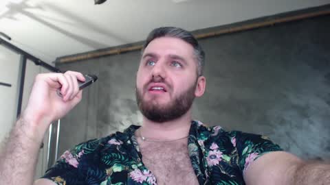 Snapshot of brad_pittfall chatting on 01.08.25 ask me online show from 01.08.25
