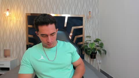 Snapshot of brad_summer chatting on 01.25.25 brad summer online show from 01.25.25