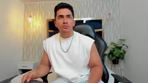 Snapshot of brad_summer chatting on 03.01.25 brad summer online show from 03.01.25