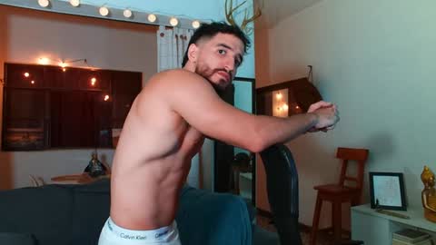 Snapshot of bradley_martinez chatting on 01.30.25 Bradley Martinez online show from 01.30.25