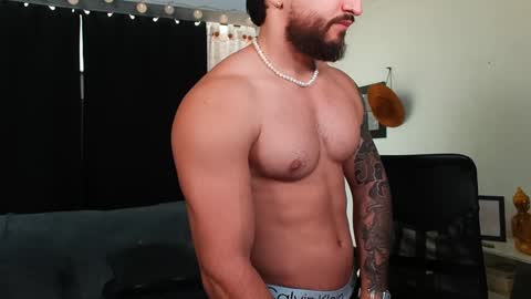 Snapshot of bradley_martinez chatting on 02.04.25 Bradley Martinez online show from 02.04.25