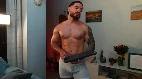 Snapshot of bradley_martinez chatting on 10.01.25 Bradley Martinez online show from 10.01.25