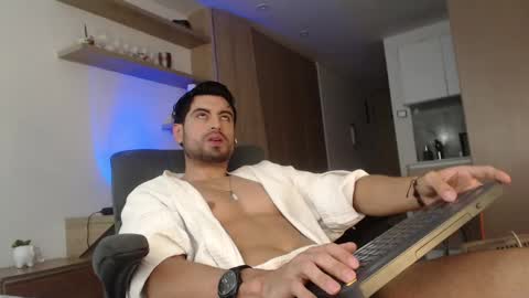 Snapshot of bradley_muscle chatting on 02.24.25 Bradley online show from 02.24.25