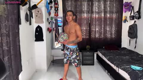 Snapshot of bradley_strong_ chatting on 11.11.25 Bradley Strong online show from 11.11.25