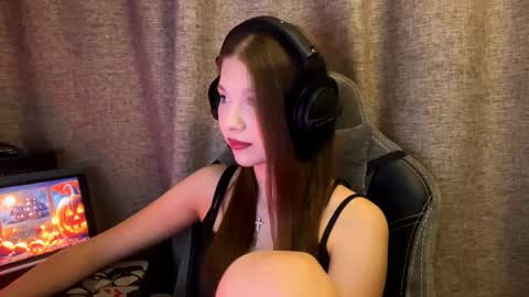 Snapshot of brandamatteson chatting on 10.30.25 Alice online show from 10.30.25