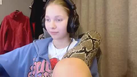 Snapshot of brandamatteson chatting on 11.04.25 Alice online show from 11.04.25