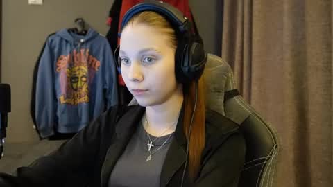 Snapshot of brandamatteson chatting on 11.17.25 Alice online show from 11.17.25