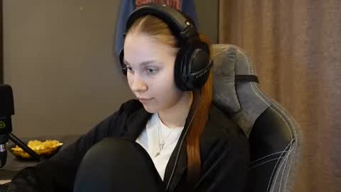 Snapshot of brandamatteson chatting on 11.23.25 Alice online show from 11.23.25