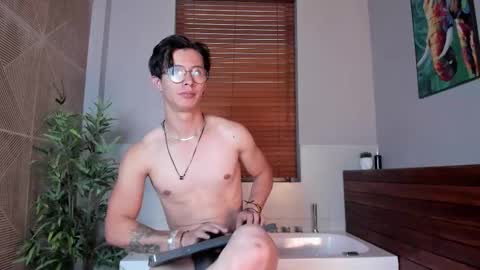 Snapshot of brandon_starkk chatting on 10.28.25 brandon_starkk online show from 10.28.25