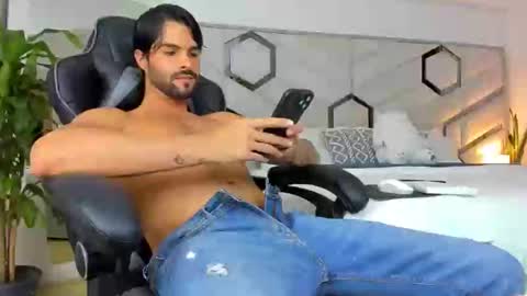 Snapshot of brandonandnat chatting on 12.14.24 Brandon and Nath online show from 12.14.24