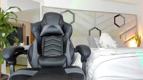 Snapshot of brandonandnat chatting on 01.23.25 Brandon and Nath online show from 01.23.25