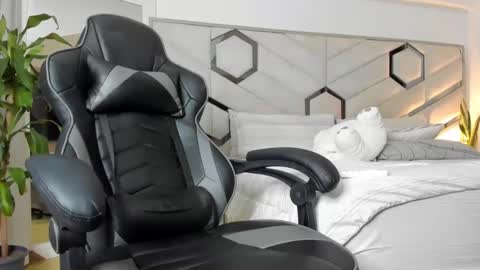 Snapshot of brandonandnat chatting on 02.02.25 Brandon and Nath online show from 02.02.25