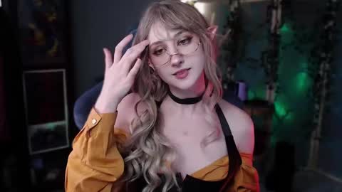 Snapshot of brandy_queen chatting on 03.04.25 Aurorabut ur dad just calls me Rory online show from 03.04.25