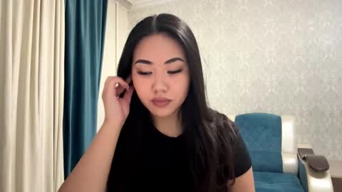 Snapshot of brandysveum chatting on 10.16.25 Aypril online show from 10.16.25