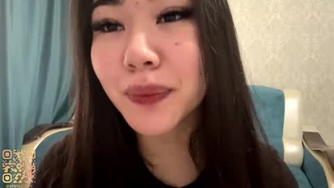 Snapshot of brandysveum chatting on 10.31.25 Aypril online show from 10.31.25