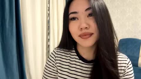 Snapshot of brandysveum chatting on 11.12.25 Aypril online show from 11.12.25