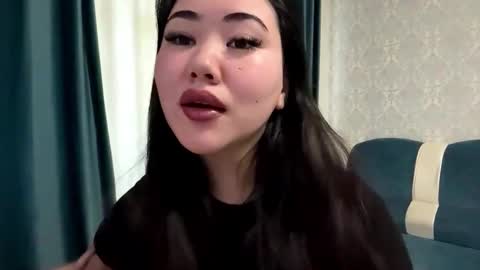 Snapshot of brandysveum chatting on 11.14.25 Aypril online show from 11.14.25