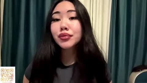 Snapshot of brandysveum chatting on 11.17.25 Aypril online show from 11.17.25