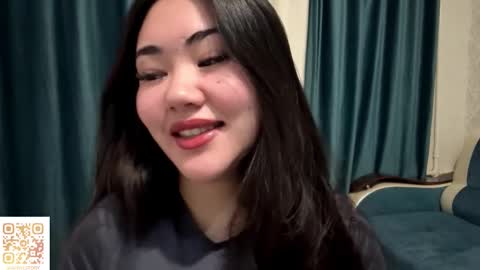 Snapshot of brandysveum chatting on 11.18.25 Aypril online show from 11.18.25