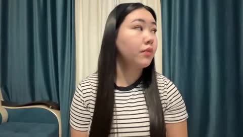 Snapshot of brandysveum chatting on 12.15.25 Aypril online show from 12.15.25