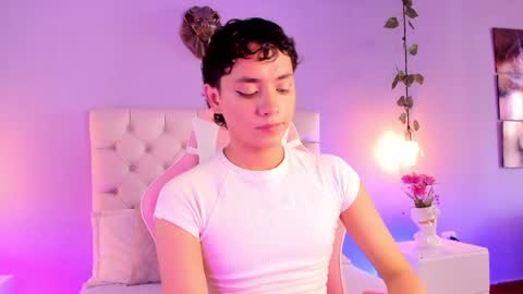 Snapshot of brann_tadzio chatting on 12.19.24 online show from 12.19.24