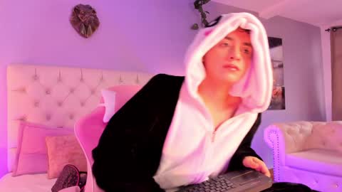 Snapshot of brann_tadzio chatting on 12.23.24 online show from 12.23.24