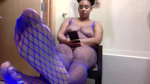 Snapshot of brazilaveaux chatting on 11.11.25 brazilaveaux online show from 11.11.25