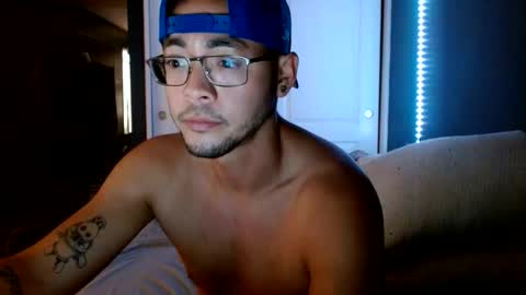 Snapshot of breadcrumbsss chatting on 11.02.25 Breadcrumbsss online show from 11.02.25