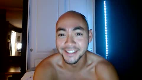 Snapshot of breadcrumbsss chatting on 11.08.25 Breadcrumbsss online show from 11.08.25