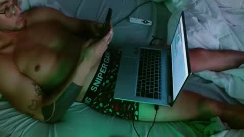 Snapshot of breadcrumbsss chatting on 12.18.25 Breadcrumbsss online show from 12.18.25