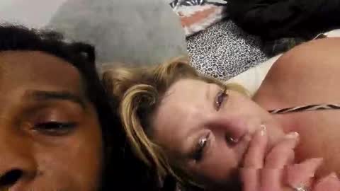 Snapshot of breezonbye chatting on 09.10.25 breezonbye online show from 09.10.25