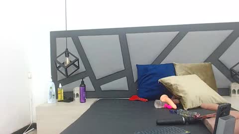 BRENDA VELASQUEZ online show from 02.12.25