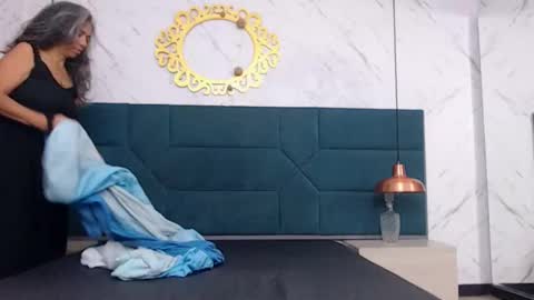 BRENDA VELASQUEZ online show from 12.01.25