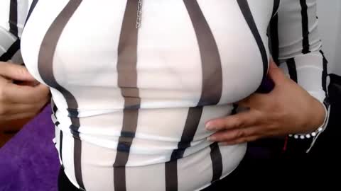 brendasantos_77 online show from 10.29.25