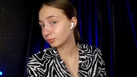 Mia   online show from 05.19.26