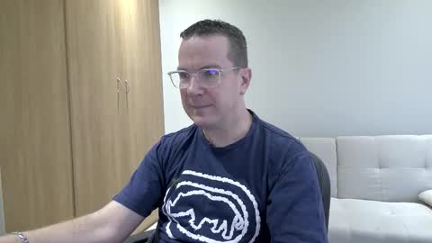 Snapshot of brettdj chatting on 11.18.25 Brett online show from 11.18.25