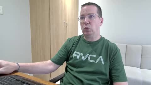 Snapshot of brettdj chatting on 11.23.25 Brett online show from 11.23.25