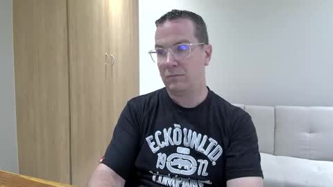 Snapshot of brettdj chatting on 11.27.25 Brett online show from 11.27.25