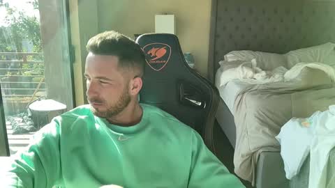 Snapshot of brettmycles chatting on 02.05.25 Brett Mycles online show from 02.05.25