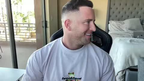 Snapshot of brettmycles chatting on 02.27.25 Brett Mycles online show from 02.27.25